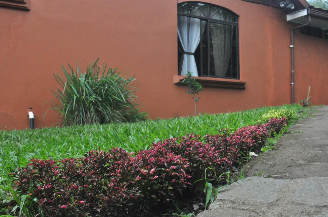 Hospedaje Amanecer Bed and Breakfast Turrialba Exterior foto